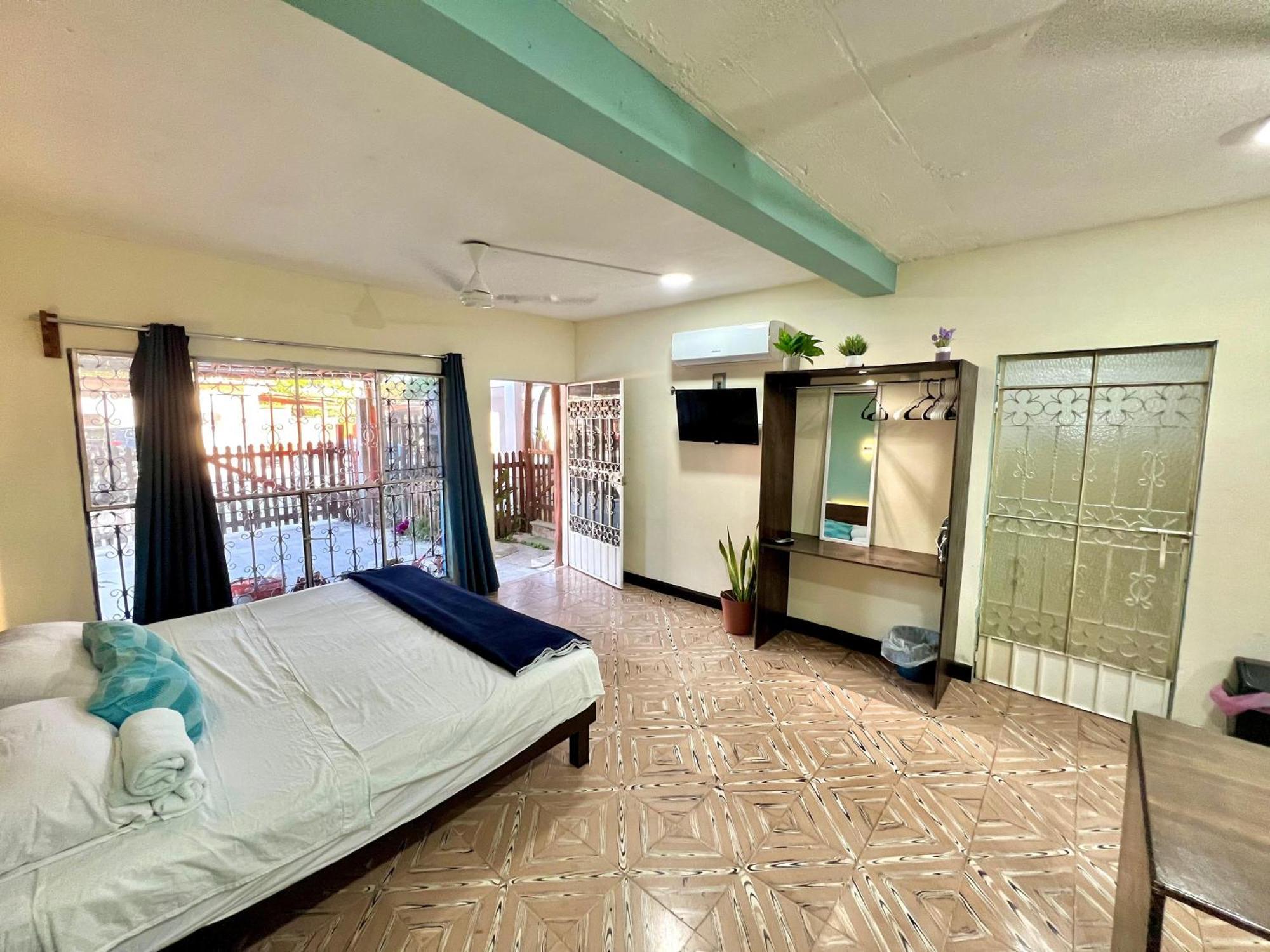 Habitaciones A Dos Calles De Laguna - Renta De Bicicletas Accesibles Bacalar Ngoại thất bức ảnh